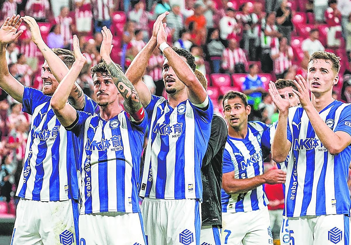Toni Martíez, Antonio Blanco, Víctor Parada y Jon Pacheco agradecen a la afición desplazada a San Mamés su apoyo durante el derbi.