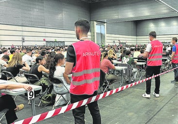 Ertzainas sin titulación ejercen de psicólogos en las entrevistas finales