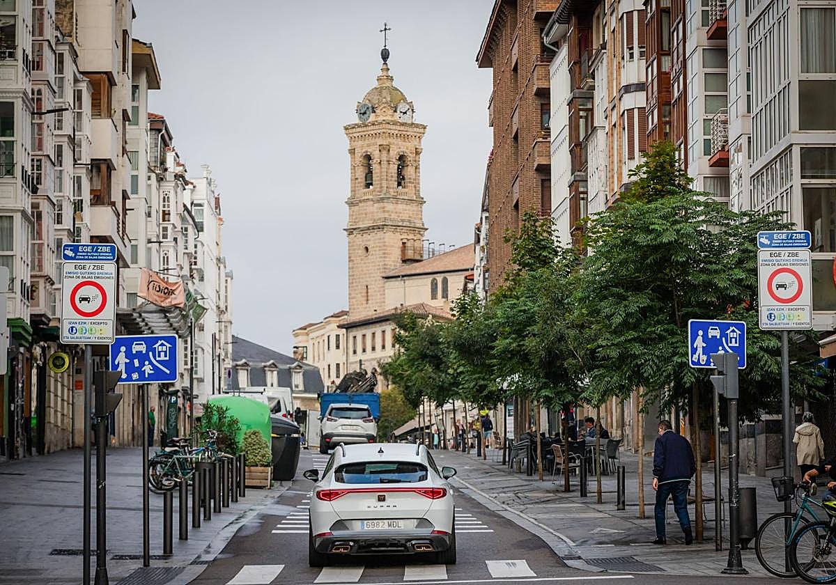 Entrada a la calle Portal del Rey desde la calle Francia.