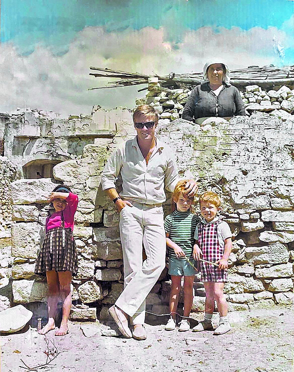 Robert Redford, con sus hijos Shawna, Amy y James, durante su estancia en Mijas (1966).