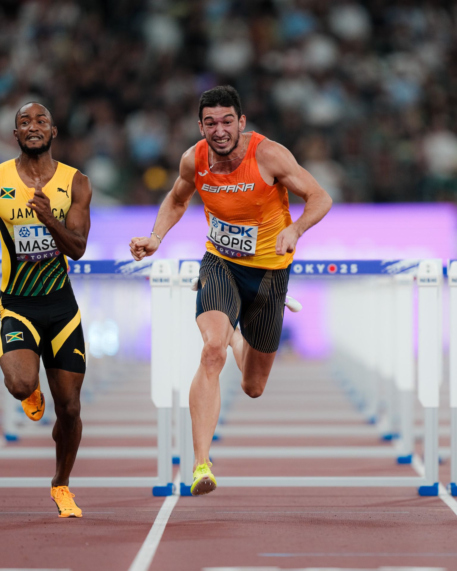 Enrique Llopis se estira en busca de una tercera plaza que no ha alcanzado.