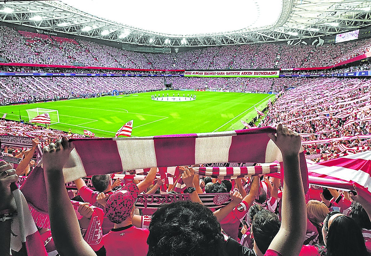 San Mamés despide a los suyos con aplausos y gritos de «Athletic» pese a la derrota