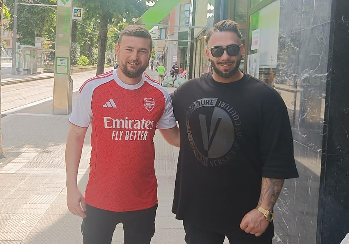 La inesperada amistad de Ivalin y Víctor, un joven búlgaro fan del Arsenal y un soriano hincha del Athletic