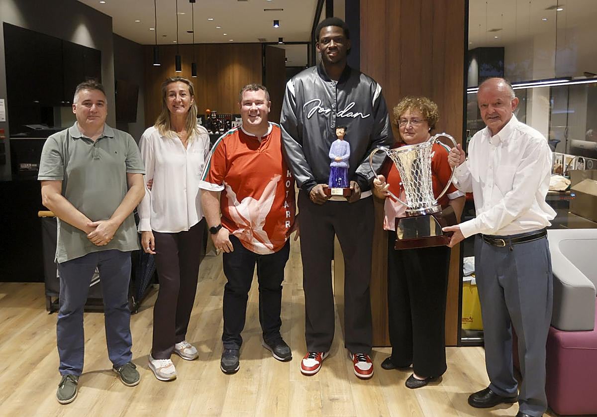 Rafa Pueyo, Isabel Iturbe, Iñigo Burgos, Bassala Bagayoko, Gloria Prieto y José Mari Amantes.