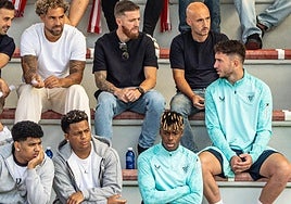 Nico, Laporte y Muniain, hoy en las gradas de Lezama.