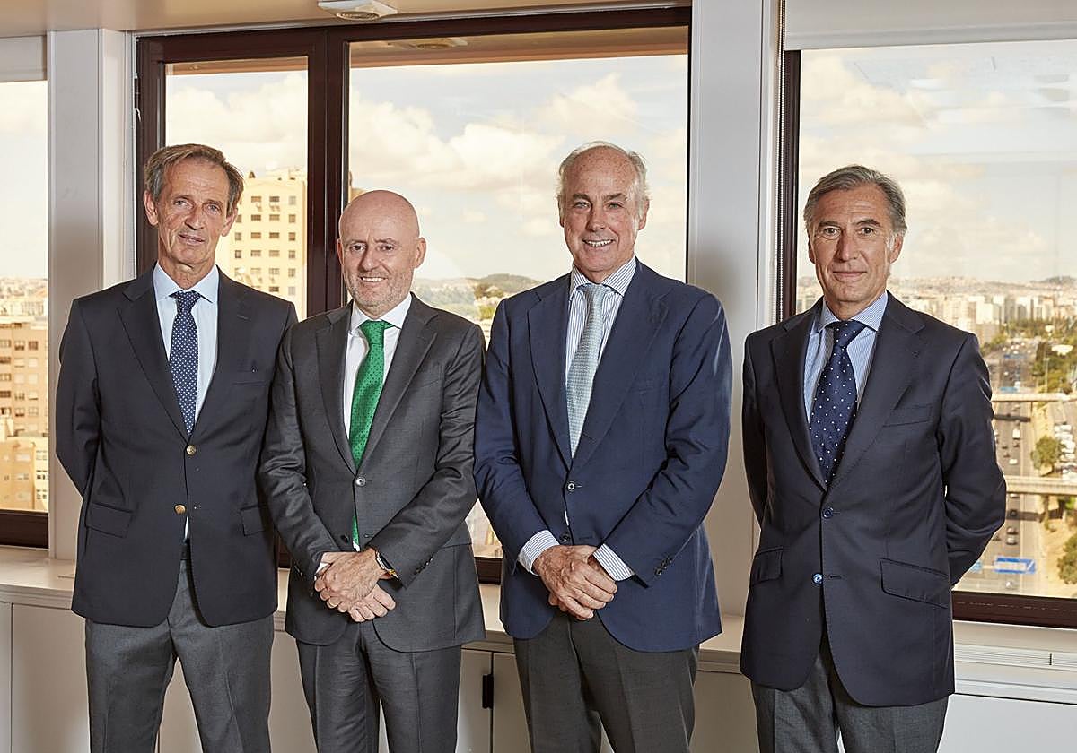 Manuel Gibert (SPS), Pedro Malta da Silveira (SPS), Eduardo Barrilero (presidente de Barrilero) e Ignacio López-Balcells (Barrilero).