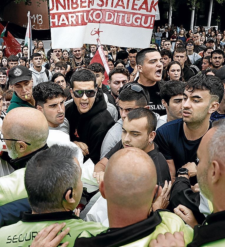 Radicales intentaron reventar el inicio del curso de la UPV/EHU