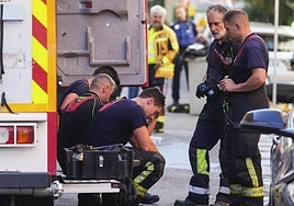 Bomberos de Madrid, desolados el incendio en el restaurante 'El Ñaño'.
