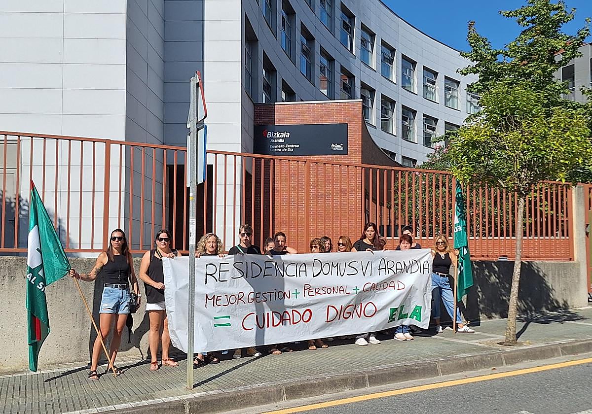 Las trabajadoras quisieron mostrar su solidaridad con una compañera que fue despedida en el mes de julio.