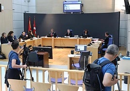 El masajista donostiarra niega las agresiones sexuales en los masajes «normales» que le «pedían» las menores