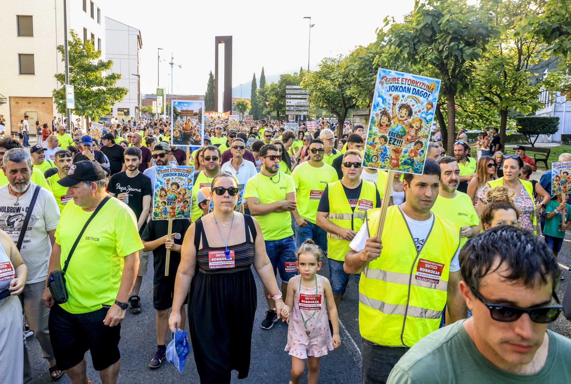 Las imágenes de la manifestación contra el ERE en Maderas de Llodio