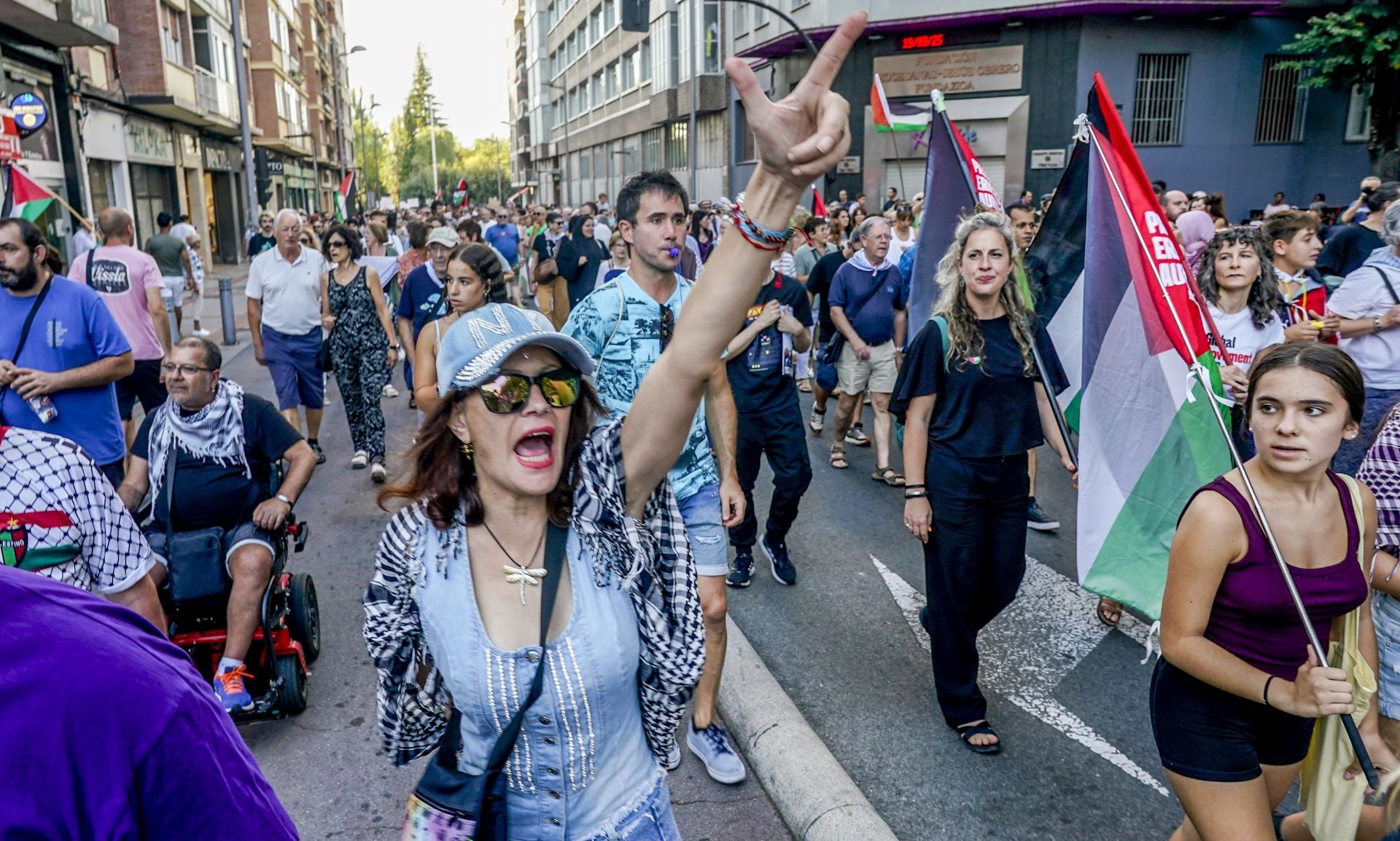 Así ha sido la cadena humana contra el «genocidio» en Gaza en Vitoria