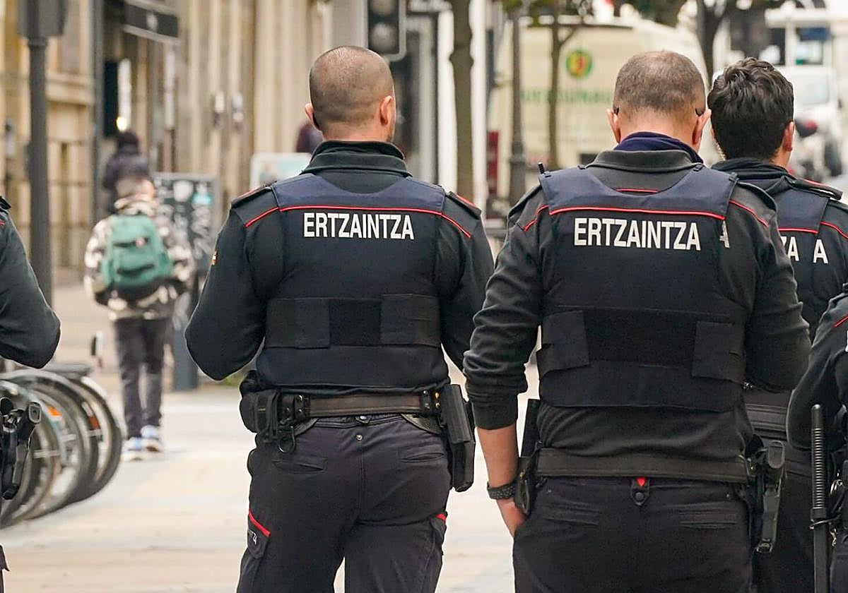 Detenido en Vitoria por atacar con un cinturón a unos ertzainas