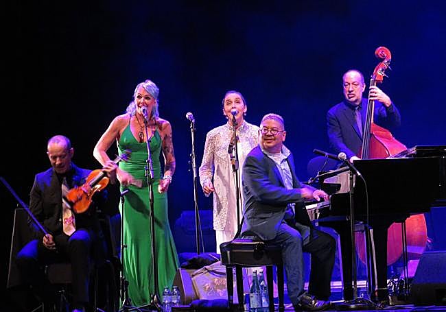 El pianista Thomas Lauderdale, el jefe de todo