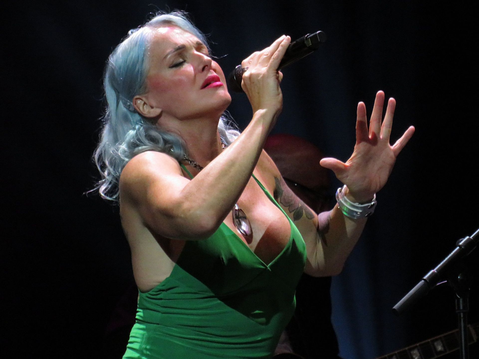Storm Large / Tormenta Grande, la cantante principal