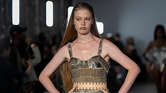 La hija de la que reniega Elon Musk por cambiar de sexo debuta como modelo en Nueva York