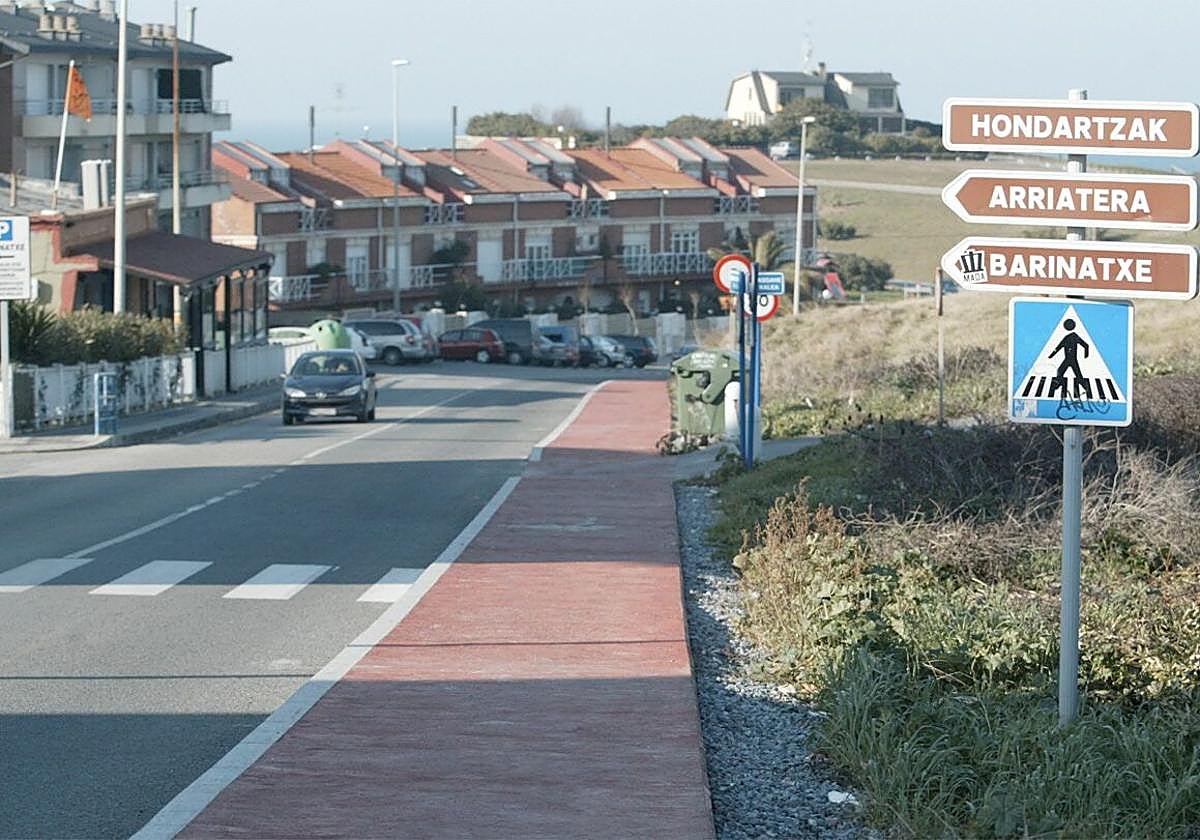 Vista del bidegorri de Sopela en la bajada a la playa