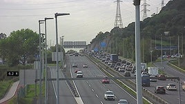 Finalizan las retenciones en la A-8 tras el choque entre seis vehículos en Muskiz