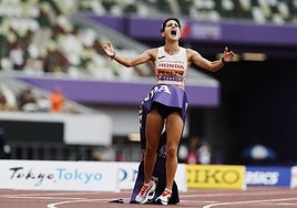 María Pérez celebra su segundo oro en el Mundial de Tokio.