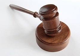 Despido improcedente de una comercial por ocultar que mantenía una relación sentimental con su jefe