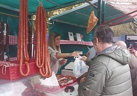 La chacinería, los quesos y la repostería son los productos estrella de la feria.