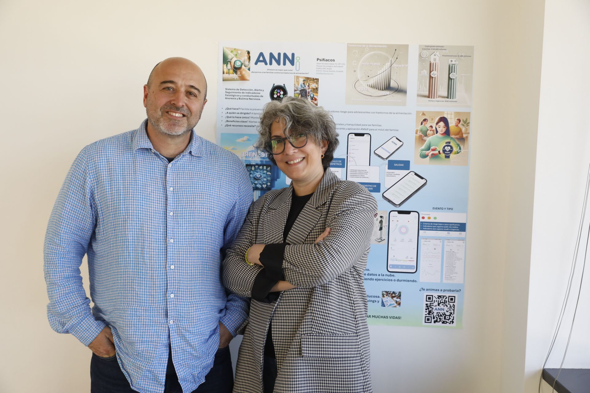 Boris Rodríguez y Saira Rivas posan en al BIC Araba, donde Psifiacos desarrolla su plataforma de control para pacientes de anorexia y bulimia.