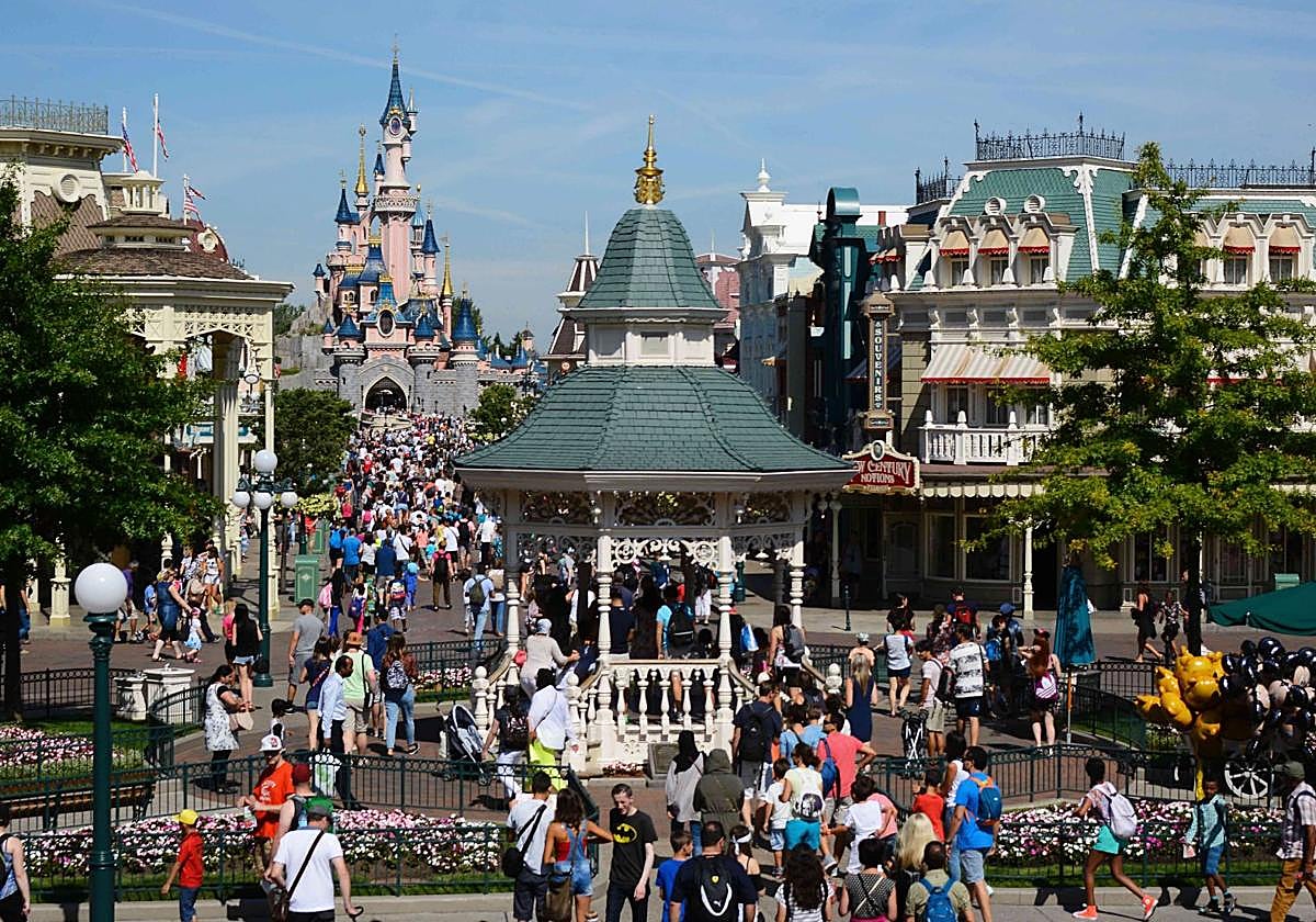 Las ofertas de empleo más mágicas del SEPE: castings en España para trabajar en Disneyland París