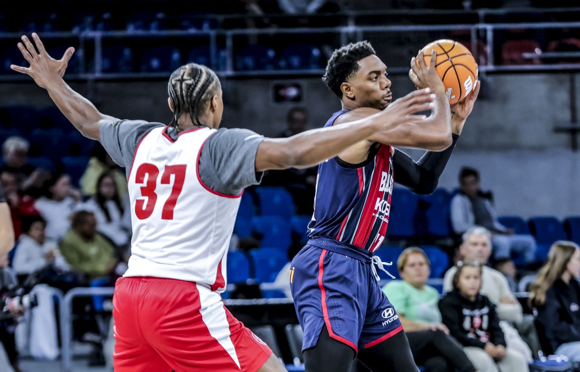 Las mejores imágenes del Baskonia-Pallacanestro Trieste