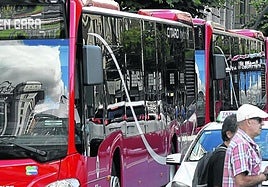 Cobro 1.500 euros... «¿por qué tengo que pagar el transporte gratuito a un jubilado que cobra 2.500?»