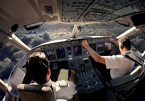 Se hace pasar por piloto de avión para alquilar un piso y deja una deuda de 190.000 euros