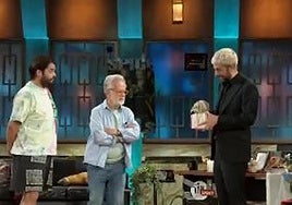 El regalo que le hacen a Broncano en 'La Revuelta' y que relacionan con Jimmy Kimmel