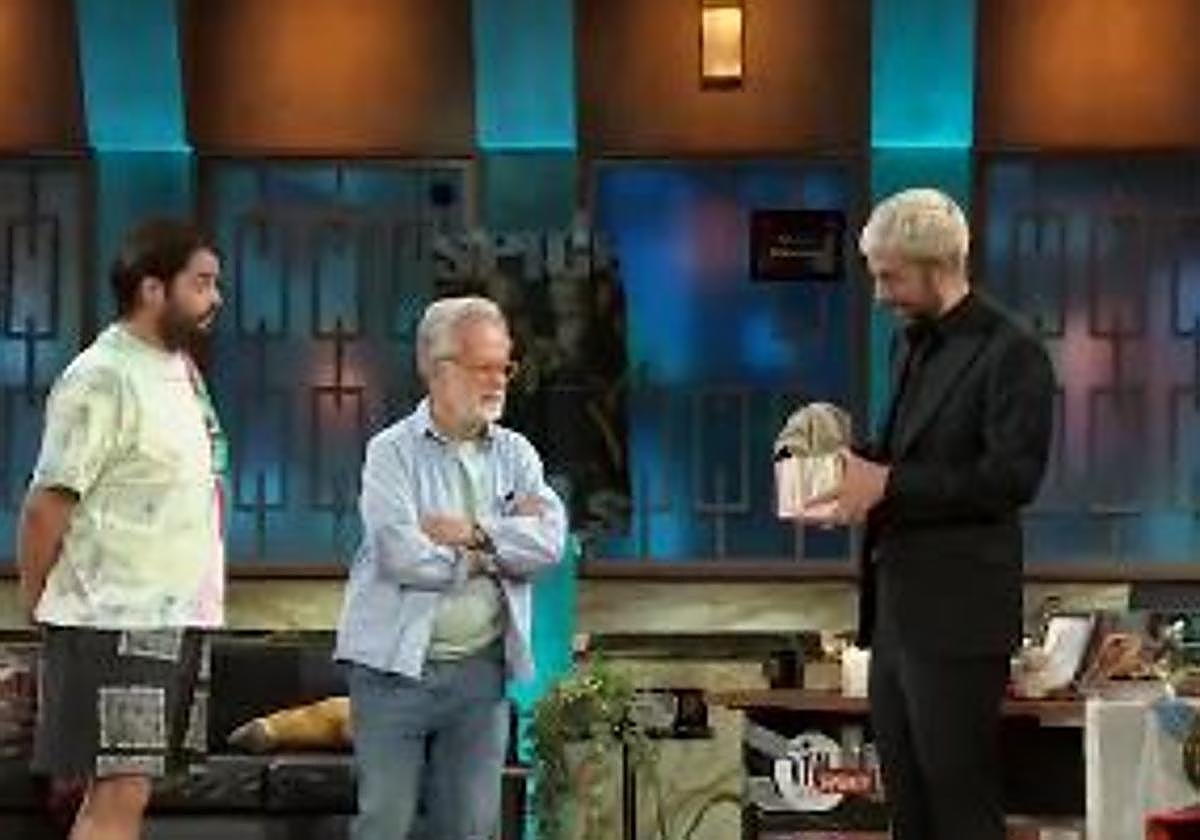 El regalo que le hacen a Broncano en 'La Revuelta' y que relacionan con Jimmy Kimmel