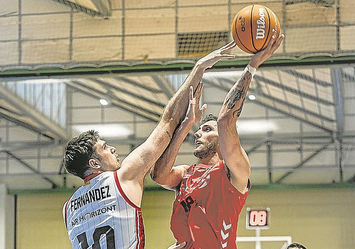 Una de las dos derrotas del Surne fue ante el Zaragoza.