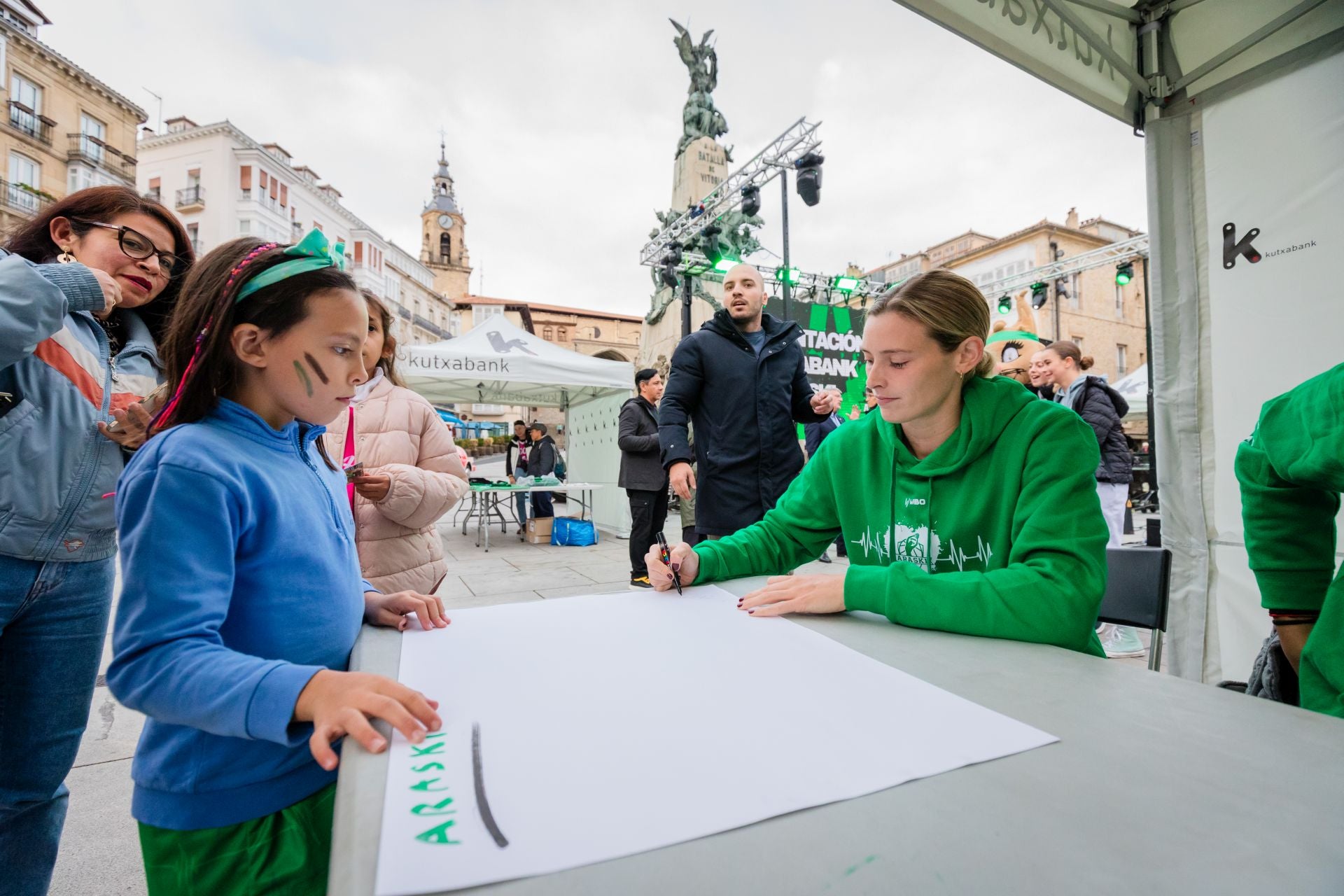 El Araski se presenta en sociedad en el centro de Vitoria