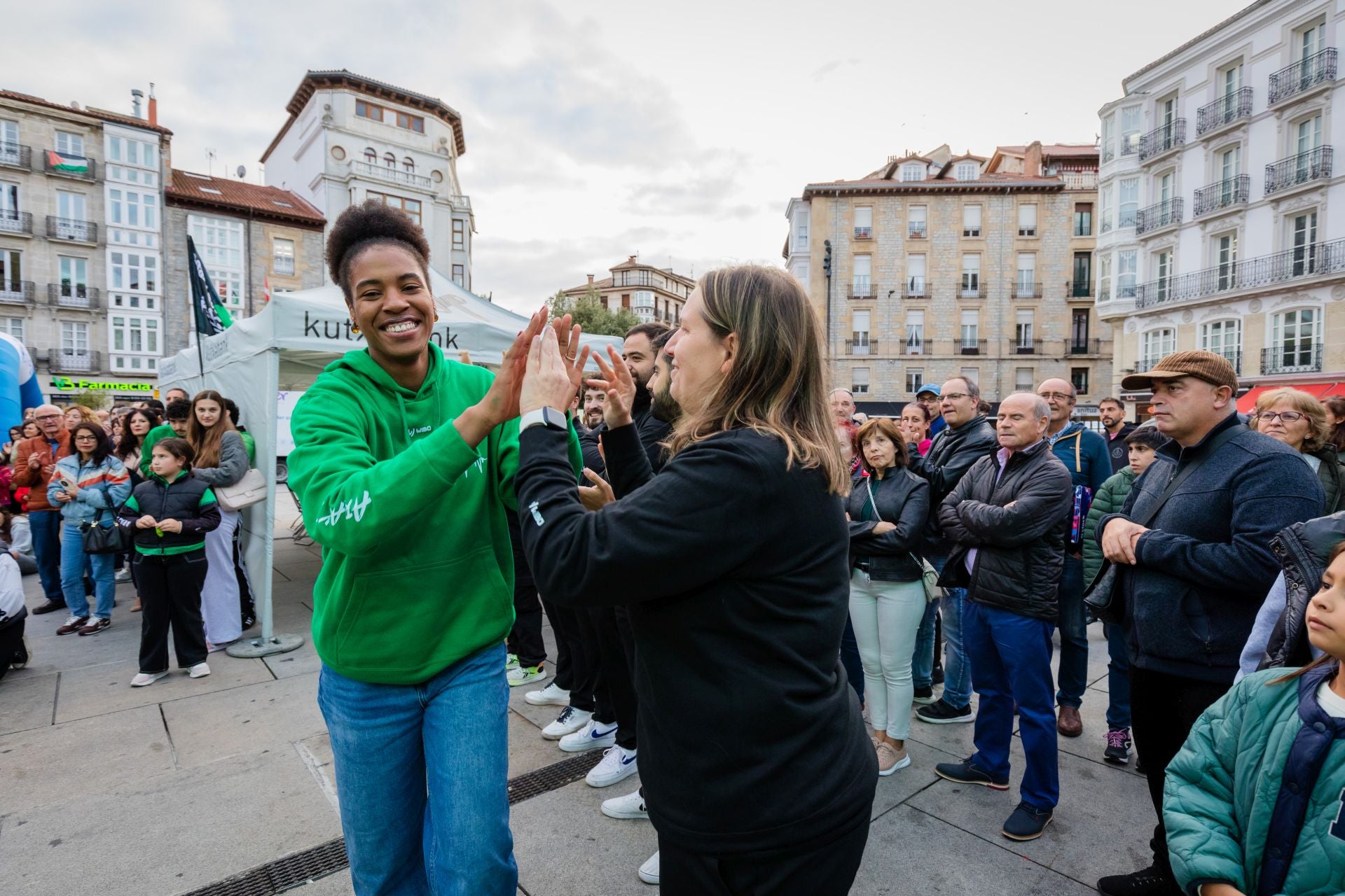 El Araski se presenta en sociedad en el centro de Vitoria