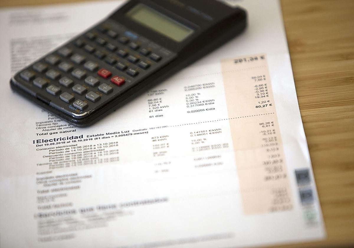Los consumidores domésticos pueden acogerse a la tarifa eléctrica regulada, o estar en el mercado libre.