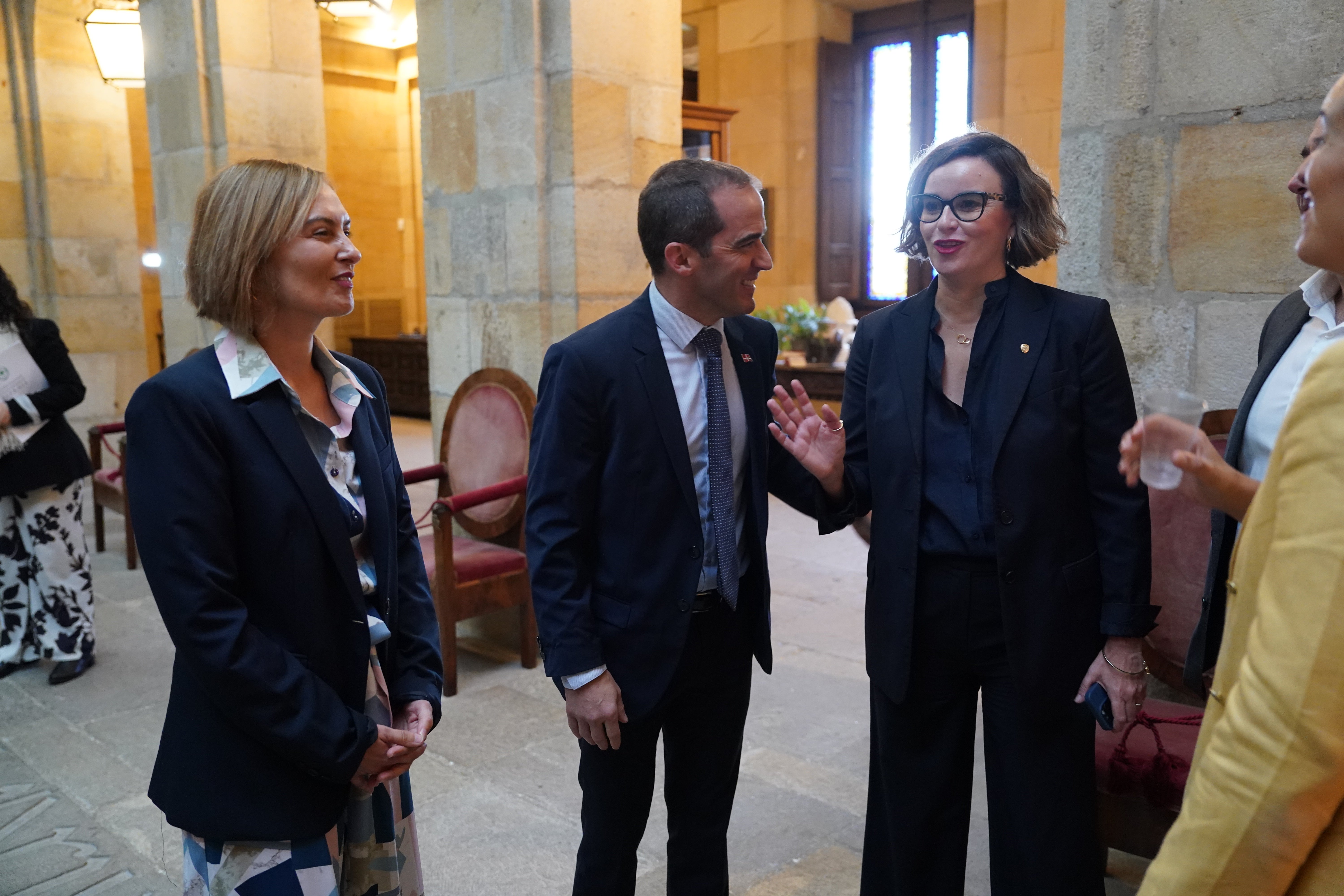 La diputada general junto al presidente del PNV vizcaíno, Iñigo Ansola, hoy en Gernika.
