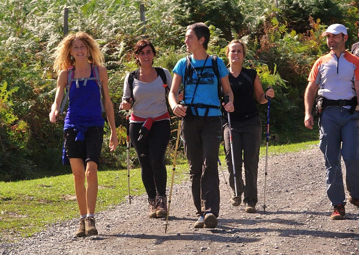 Imagen secundaria 1 - Vecinos y montaña se unirán antes del arranque de fiestas.