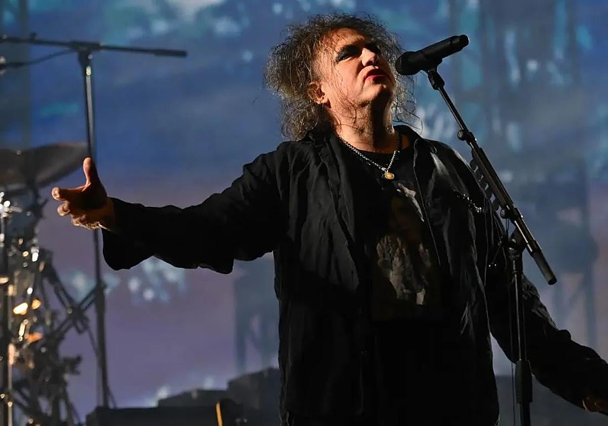 Robert Smith, líder y único miembro original de la banda de rock alternativo The Cure