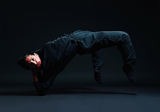 La bailarina y coreógrafa Vasiliki Papapostolou estrenará en Euskadi su pieza este jueves a las 19 horas en La Fundición