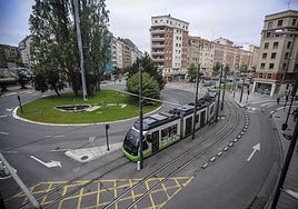 El tranvía a su paso por Lovaina, por donde circulará también la extensión a Zabalgana.