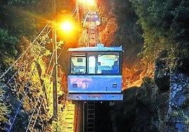 La estación de Larreineta recuperó en 2022 la cabina original de madera que se utilizó desde 1926 hasta su recambio por otra más moderna en 1985.