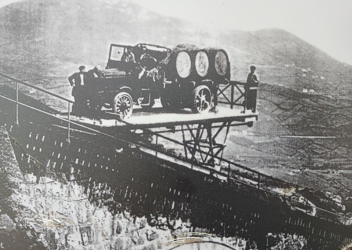 Imagen secundaria 1 - La plataforma sobre la que se colocaban vehículos podía admitir camiones de hasta 9,3 toneladas de carga.