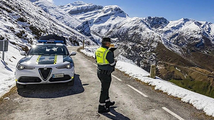 Tráfico atribuye el accidente mortal de cuatro jóvenes en Lunada a una velocidad inadecuada en un vial con nieve