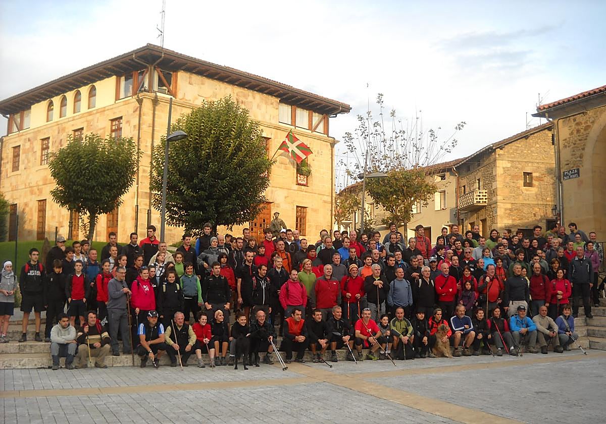 Centenares de participantes se reunirán mañana a las 8.30 horas en la plaza de la localidad para comenzar la tradicional marcha.