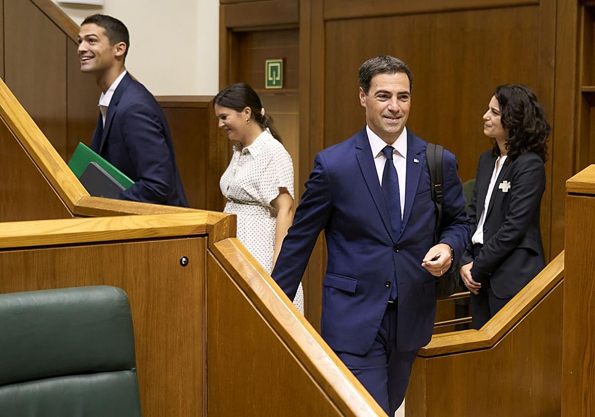 El lehendakari, Imanol Pradales, durante el Pleno de Control de la semana pasada
