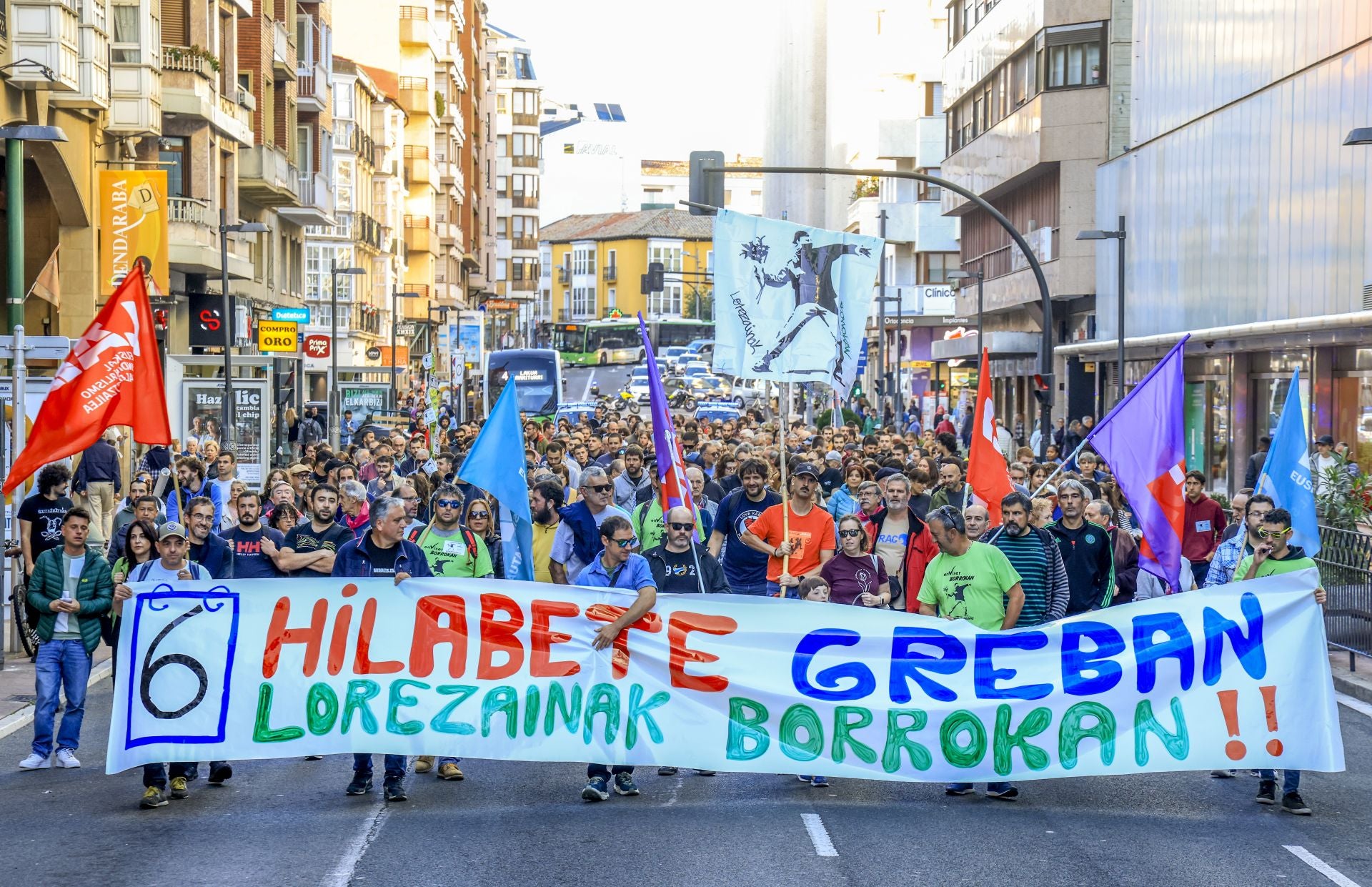 Los jardineros se manifiestan por Vitoria en su sexto mes de huelga
