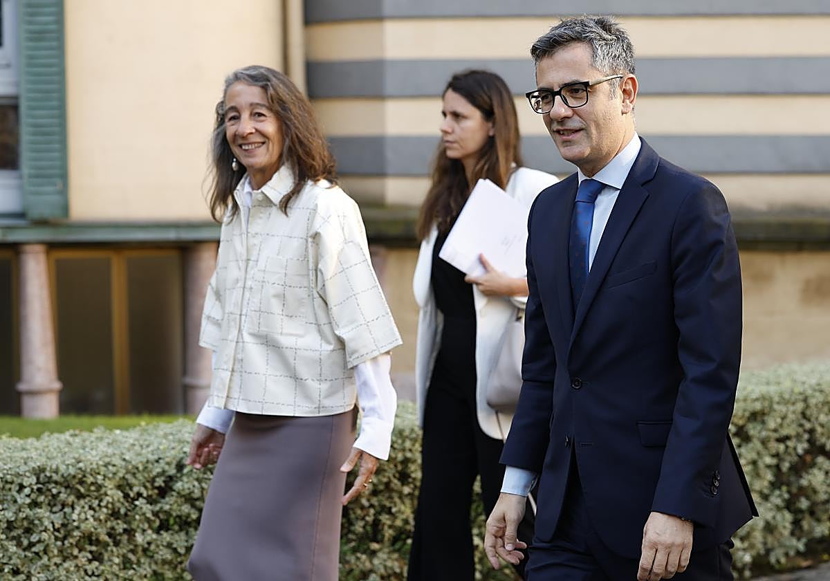 Bolaños, este viernes en Bilbao con la delegada del Gobierno, Marisol Garmendia.