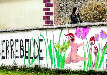 «Para comer la merienda tenían que chupar el dedo del pie al monitor»