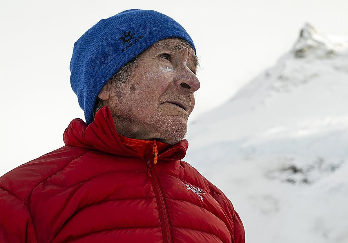 Carlos Soria hace historia y se convierte a los 86 años en la persona de más edad en coronar un ochomil
